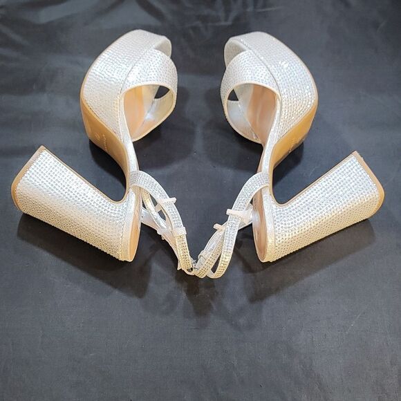 BRAND NEW BAMBOO STUDDED PLATFORM OPEN TOE SANDAL - Picture 13 of 15